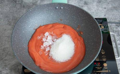 原创
 1斤山楂半斤糖，煮一煮炒一炒，在家轻松做出酸甜开胃的山楂糕