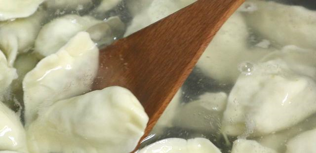 酸菜饺子最好吃的做法，配方比例全告你，步骤详细，想失败都难