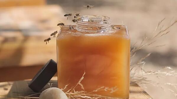 蜂蜜要怎么吃才好？蜂蜜的功效与作用及食用方法