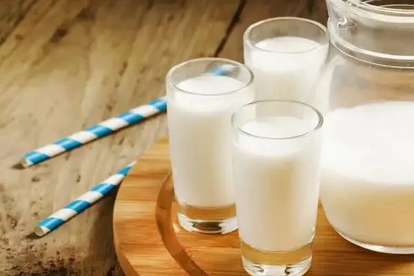 牛奶保质期的长短与防腐剂有关系吗