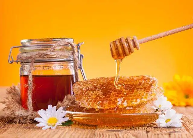 蜂蜜的保质期有多长？过了保质期还能吃吗？